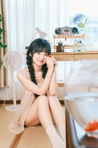 YiTuYu Art Language Vol.10224: Exploring Contemporary Portraiture with Xiao Li Hua Er in this 28-Photo Gallery - image 26
