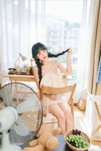 YiTuYu Art Language Vol.10224: Exploring Contemporary Portraiture with Xiao Li Hua Er in this 28-Photo Gallery - image 8