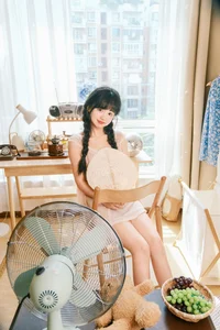 YiTuYu Art Language Vol.10224: Exploring Contemporary Portraiture with Xiao Li Hua Er in this 28-Photo Gallery - image 6