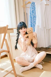 YiTuYu Art Language Vol.10224: Exploring Contemporary Portraiture with Xiao Li Hua Er in this 28-Photo Gallery - image 3