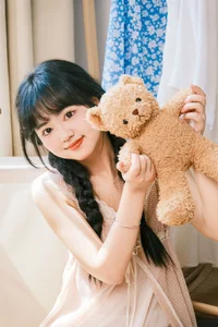 YiTuYu Art Language Vol.10224: Exploring Contemporary Portraiture with Xiao Li Hua Er in this 28-Photo Gallery - image 15