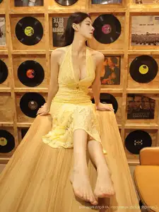 XiuRen No.10715: Li Shuang Er The Yellow Lace Dress Goddess, Pure Allure Amidst Vintage Charm - image 32