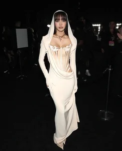 Taylor Swift and Lisa Shine on the VMAs 2024 Red Carpet: A Night of High Fashion and Music Excellence - image 10