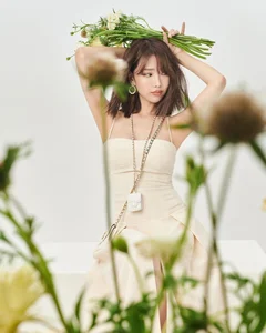 Exploring the Glamorous and Seductive Style of Popular V-Pop Singer Min in Her Latest Photoshoot - image 1
