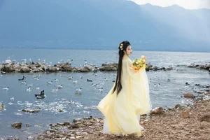 Ethereal Grace of Wan Jiang Ting in YiTuYu Art Language Vol.8851 by the Lake - image 35