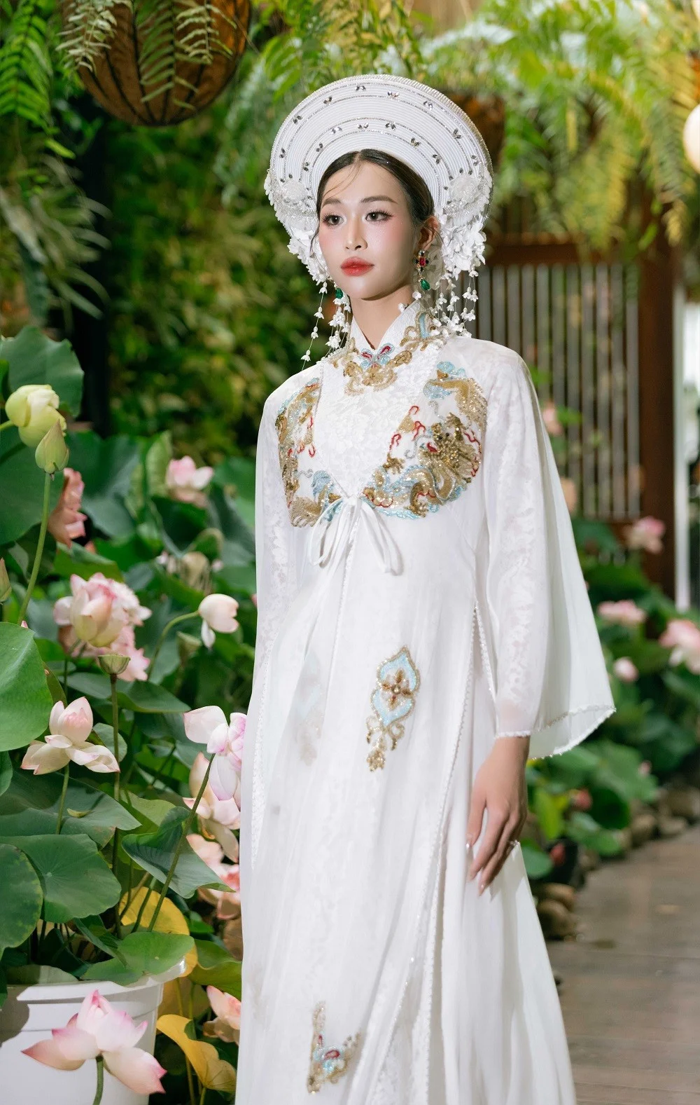 Nguyen Cao Minh Anh Radiates Elegance in Traditional Vietnamese Ao Dai