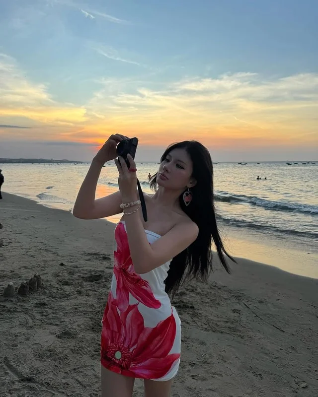 Xuan Ca Sets Social Media Ablaze with Stunning Beach Photoshoot to Start the Year