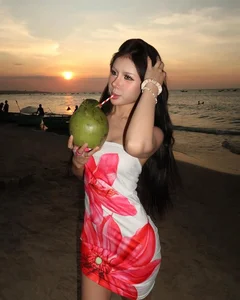 Xuan Ca Sets Social Media Ablaze with Stunning Beach Photoshoot to Start the Year - image 1
