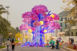 Discover the Giant Lantern Street: A Must-Visit in East Hanoi - image 5