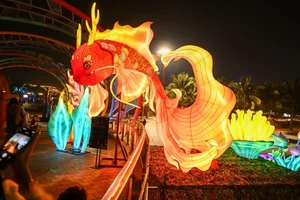 Discover the Giant Lantern Street: A Must-Visit in East Hanoi - image 13