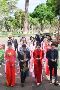 Miss Business Vietnam 2026: Elegant 'Hương sắc đại ngàn' Ao Dai Showcase by Designer Tommy Nguyễn in the Heart of Pleiku, Gia Lai - image 6