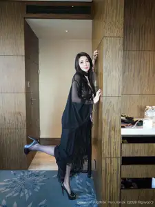 Su Yi Nuo's Alluring Black Nightgown Look - Captivating Beauty from XiuRen No.10490 - image 23