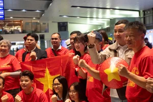 Vietnamese Fans Travel in Support of the ASEAN Cup Finals - image 7