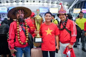 Vietnamese Fans Travel in Support of the ASEAN Cup Finals - image 5