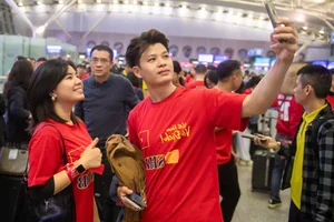 Vietnamese Fans Travel in Support of the ASEAN Cup Finals - image 3