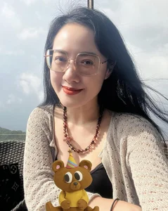 MC Hoai Anh Stuns with Natural Beauty and Unedited Visuals - image 5