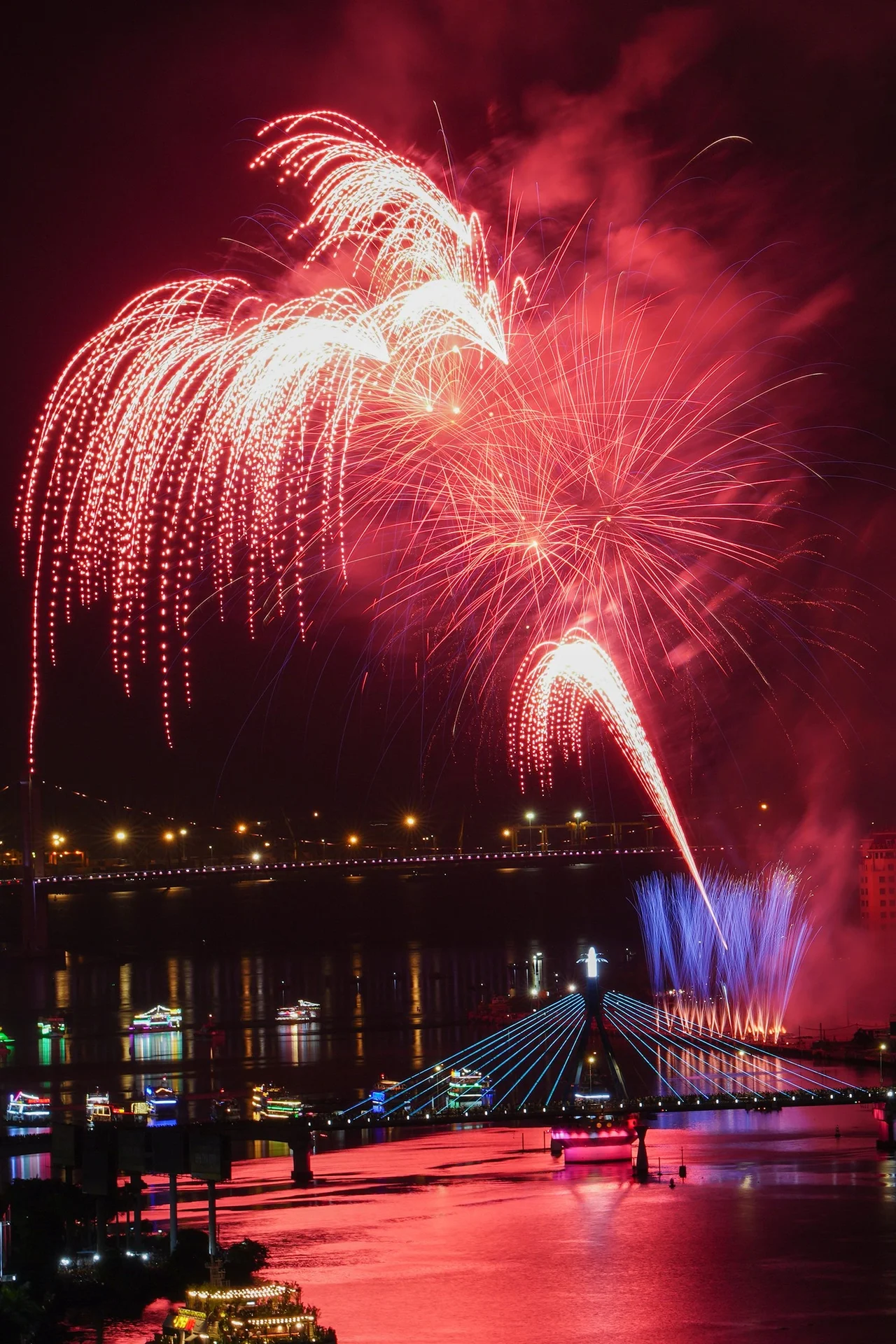 Spectacular Opening of the Da Nang International Fireworks Festival 2024: A Symphony of Light