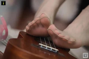 IESS Jiajia - Green Plants and Guitar Musical Lifestyle Gallery - image 2