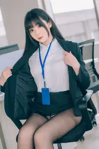 Unveiling Shimo's Secret Office: Coser 霜月shimo's Alluring Office Worker Charm (Part01) - image 5