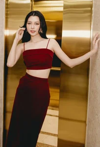 Miss Universe Vietnam Ngoc Chau Shines on the Red Carpet: Elegant Fashion and Body-Flattering Style Trends - image 8