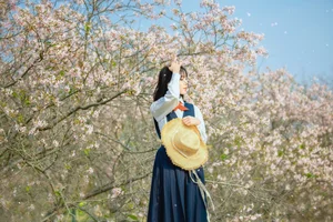 Spring Muse: The Pure Aesthetic of Jian Xiao Cheng - image 1