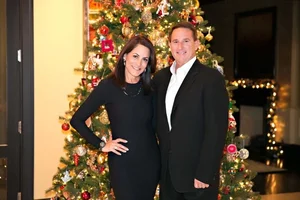 Elegant Style: Exploring the Sophisticated Fashion Choices of Paula Hurd - image 2