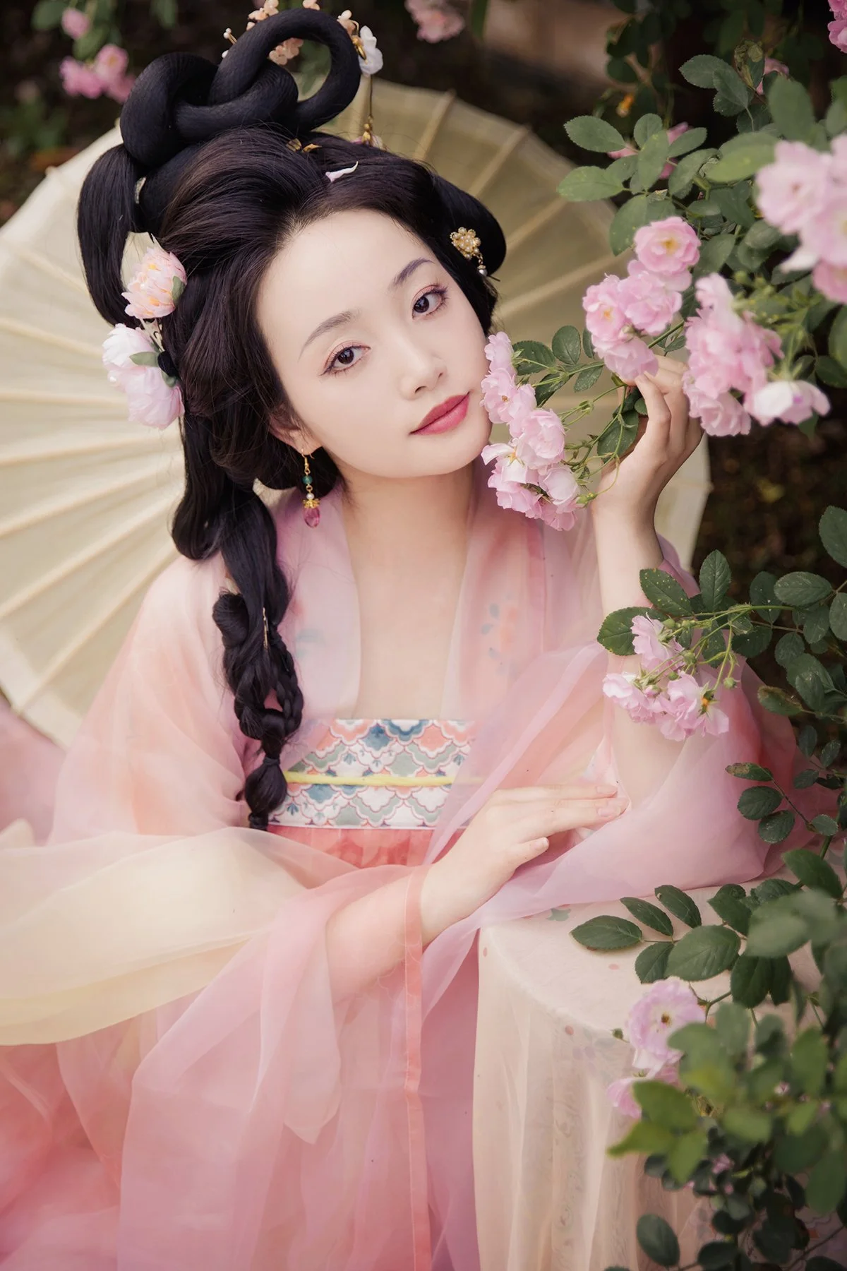 YiTuYu Art Language Vol.6838: Exploring Modern Aesthetics with Ling Zi Xi
