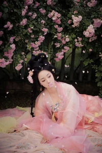 YiTuYu Art Language Vol.6838: Exploring Modern Aesthetics with Ling Zi Xi - image 15