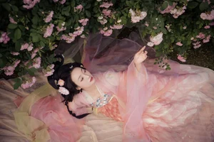 YiTuYu Art Language Vol.6838: Exploring Modern Aesthetics with Ling Zi Xi - image 8