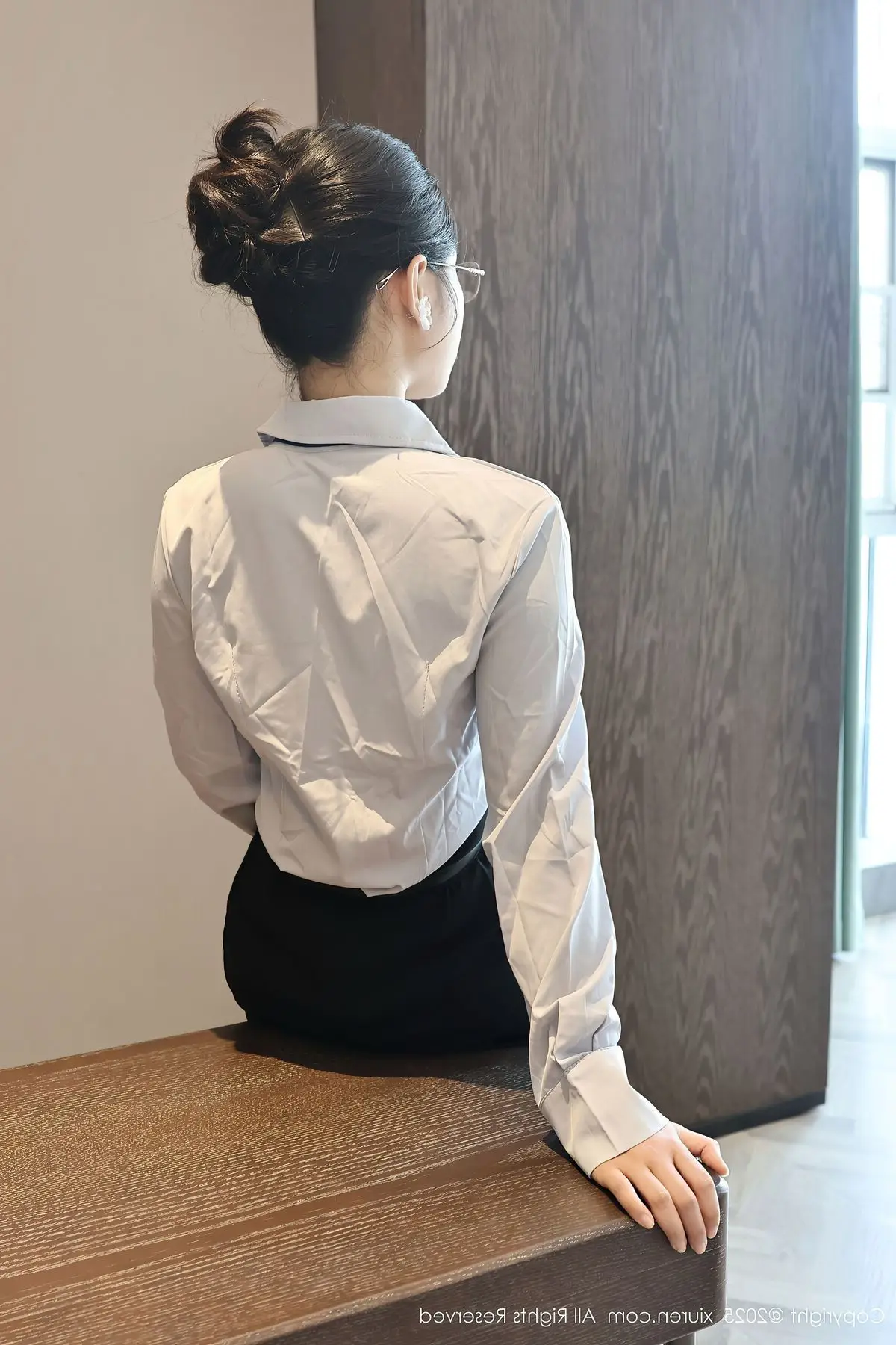 XiuRen No10674 Nuo Li Zi Unveiling Her Captivating Office Charm
