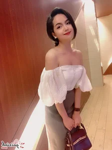 Timeless Elegance: The Allure of Off-The-Shoulder Fashion for Modern Women - image 14