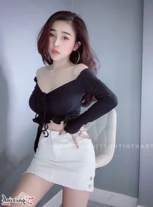 Timeless Elegance: The Allure of Off-The-Shoulder Fashion for Modern Women - image 34