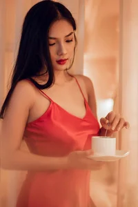 Athletic Elegance: Exploring the Fitness Journey and Style of Huynh Thanh Thy - image 12