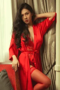 Athletic Elegance: Exploring the Fitness Journey and Style of Huynh Thanh Thy - image 32