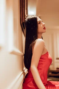 Athletic Elegance: Exploring the Fitness Journey and Style of Huynh Thanh Thy - image 11