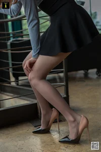 Sophisticated Style: IESS Wan Ping in Gradient High Heels Collection - image 24