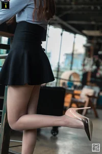 Sophisticated Style: IESS Wan Ping in Gradient High Heels Collection - image 38