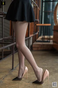 Sophisticated Style: IESS Wan Ping in Gradient High Heels Collection - image 61