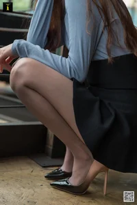 Sophisticated Style: IESS Wan Ping in Gradient High Heels Collection - image 77