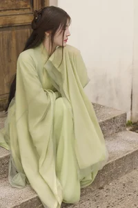 Ethereal Emerald Dreams: Exploring the Fluid Artistry of Ao Xiang Jo Shi’s Latest Portrait Series - image 6