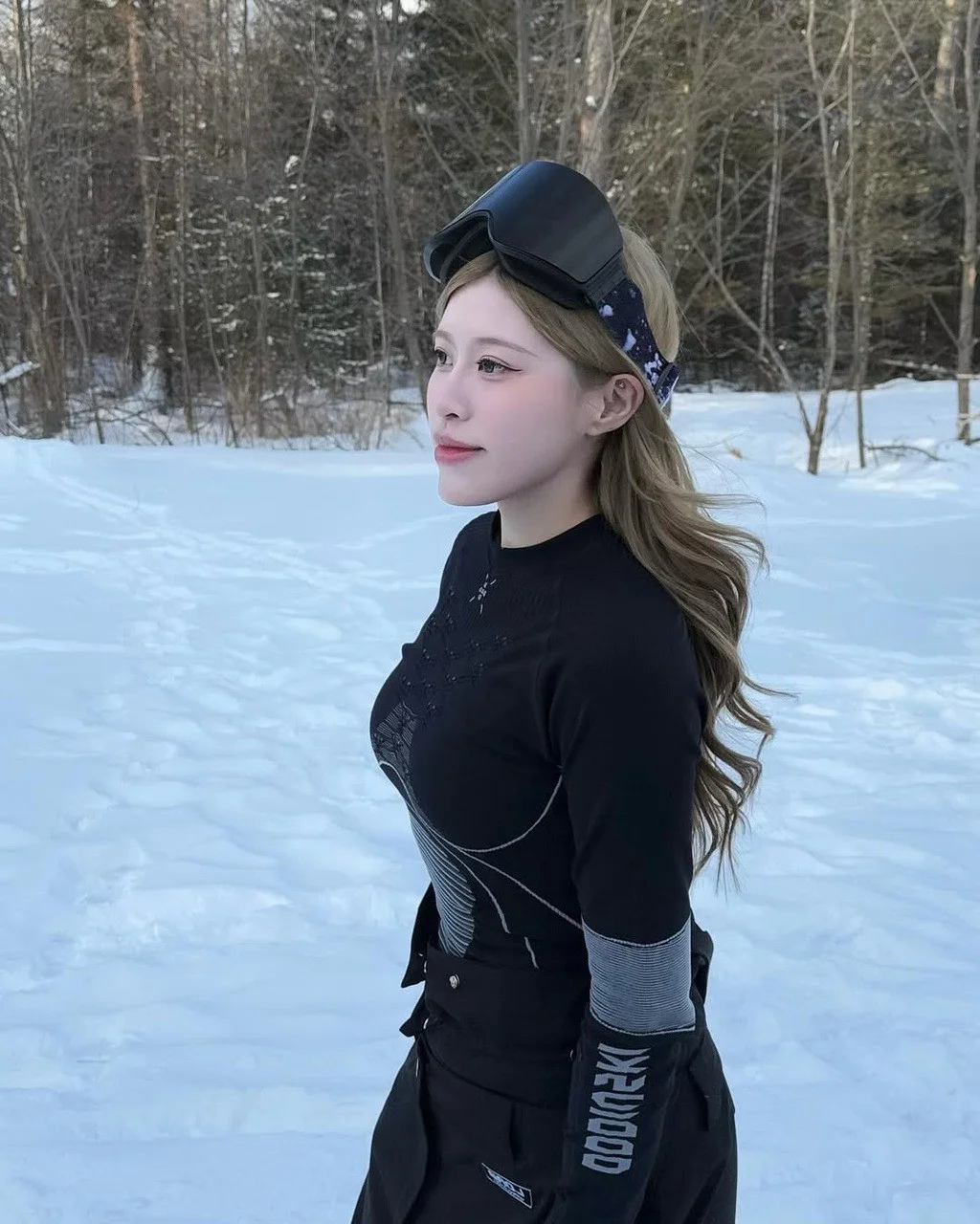 Elegant Malaysian Figure Skater: Discover the Athletic Grace and Stunning Visuals of This Rising International Winter Sports Star