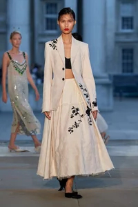 8 Must-Have Dress Trends to Elevate Your Wardrobe for Every Occasion - image 5