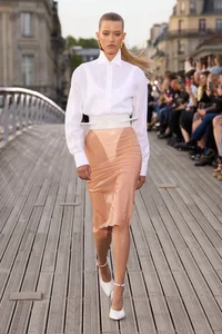 8 Must-Have Dress Trends to Elevate Your Wardrobe for Every Occasion - image 4