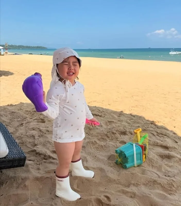 The Viral Charm of Huyền 2k4 and Duy Nhỏ's Daughter: A New Social Media Sensation