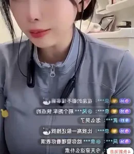 Beautiful Streamer Sparks Viral Debate After Confronting Silent Viewers During Recent Live Broadcast - image 0