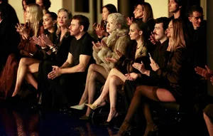 Blackpink Rosé Stuns at Paris Fashion Week with Bold Style and Elegant Presence - image 2