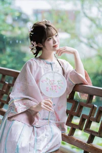 Elegant Portraiture in YiTuYu艺图语 Art Language Vol.7341: Sai De Guo Xi Li Ma Collection - image 1