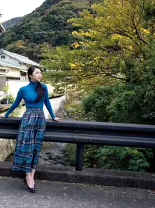 Machiyama Miho Scarlet: Captivating Elegance in Gentle Autumn Hues - image 0