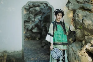 Exploring the Visual Narrative of Zheng Yu Xi in YiTuYu Art Language Vol.7738 - image 1