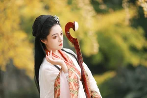 The Art of Elegance: YiTuYu Art Language Vol.6437 Nu Li Hua Zhuang De Sui Sui - image 18